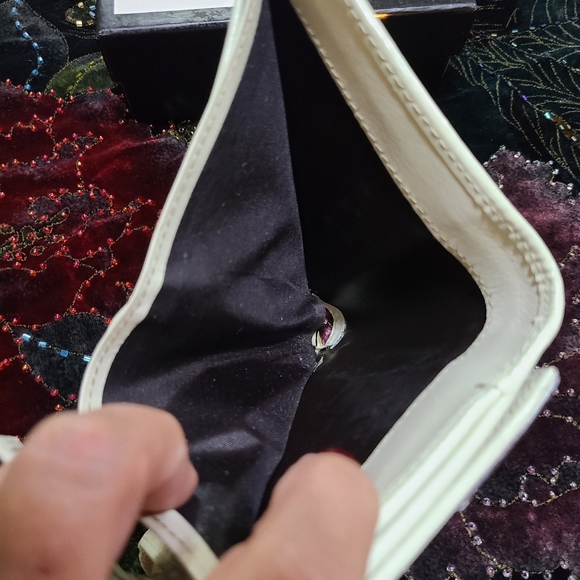 EUC Gucci Wallet - Picture 14 of 15